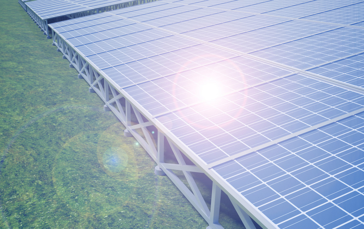 太陽光発電設備の点検作業